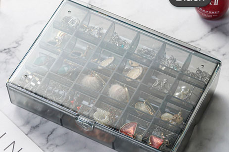 Caja de plástico portátil de múltiples rejillas para guardar joyas